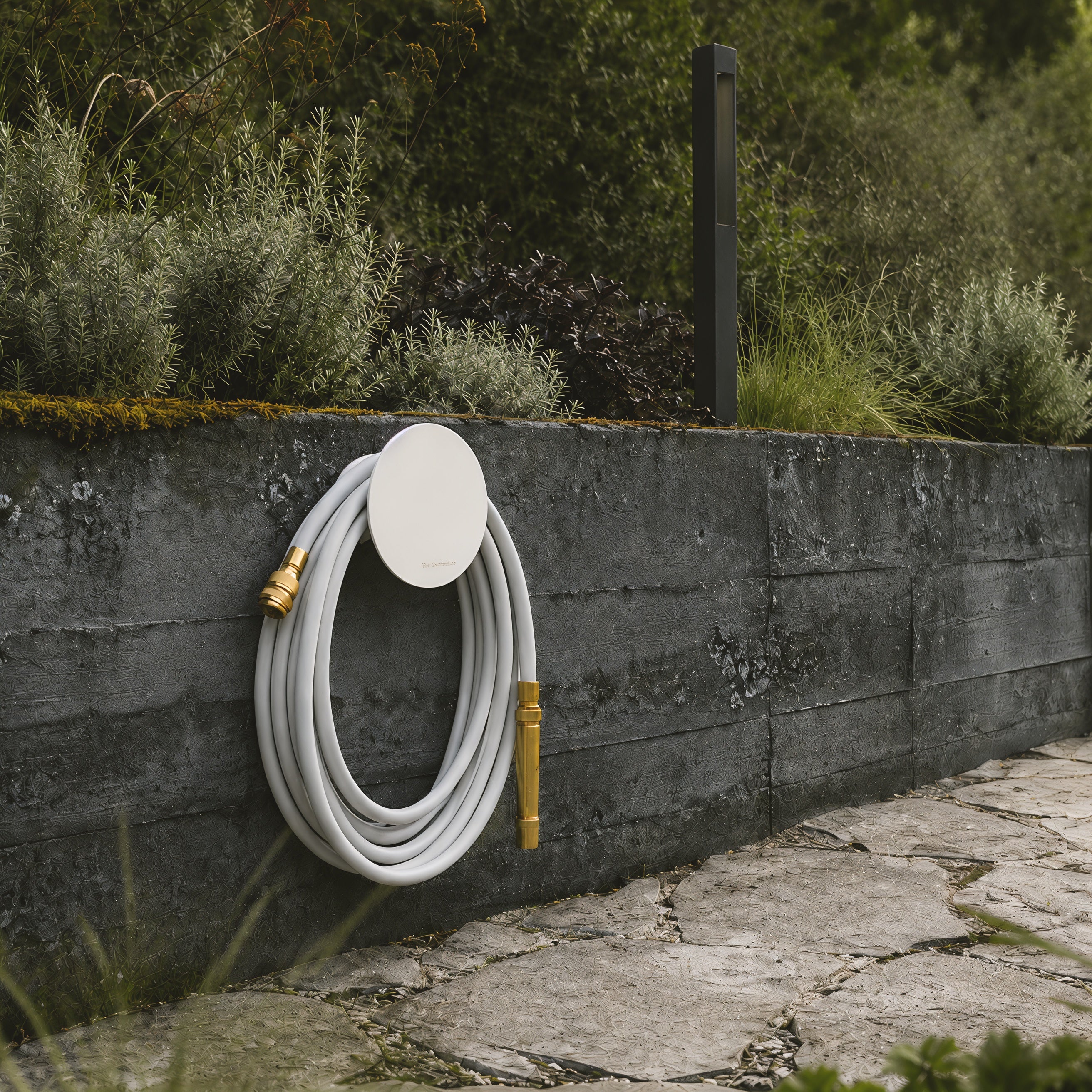 Hybrid Garden Hose Set – Soft Grey 20m | White Hose Holder